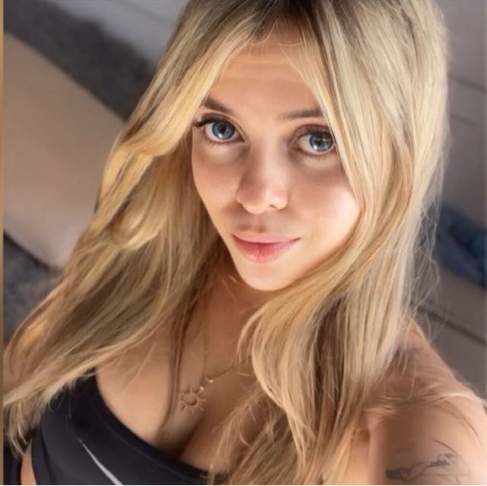 Emadoll (@emadoll), OnlyFans creator