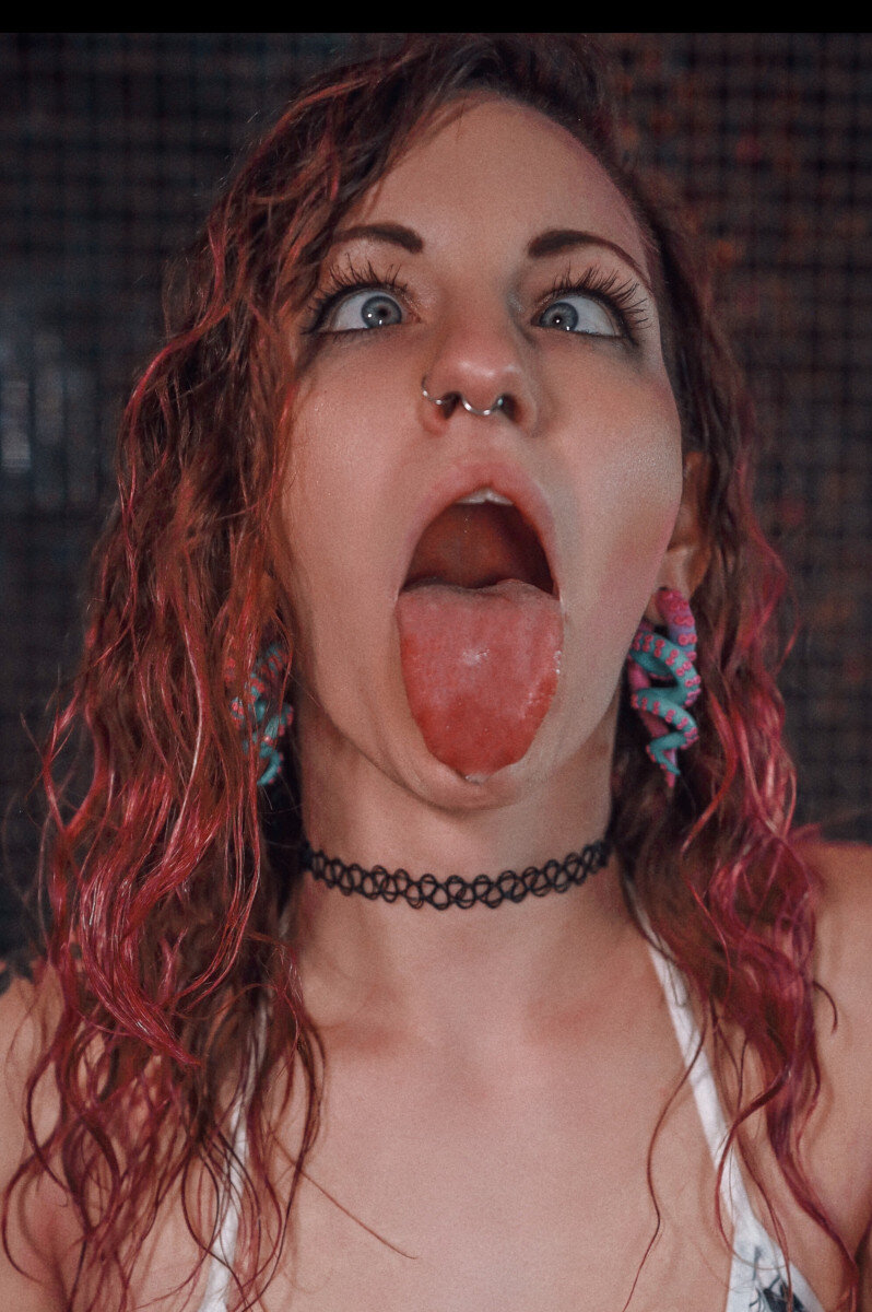 Emberbitesback (@emberbitesback), OnlyFans creator