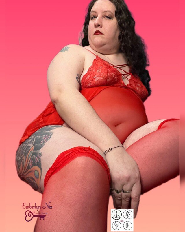 Emberlynnix (@emberlyn_nix), OnlyFans creator