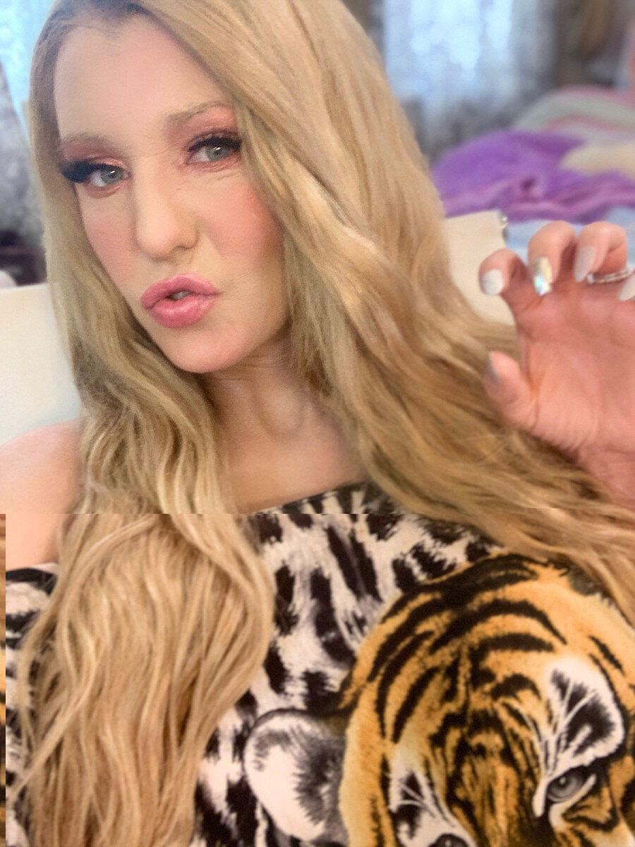 Emberreigns (@emberreigns), OnlyFans creator