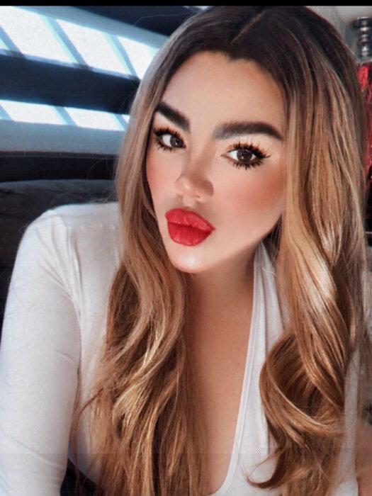 Emiliasilhe (@emiliasilhe), OnlyFans creator