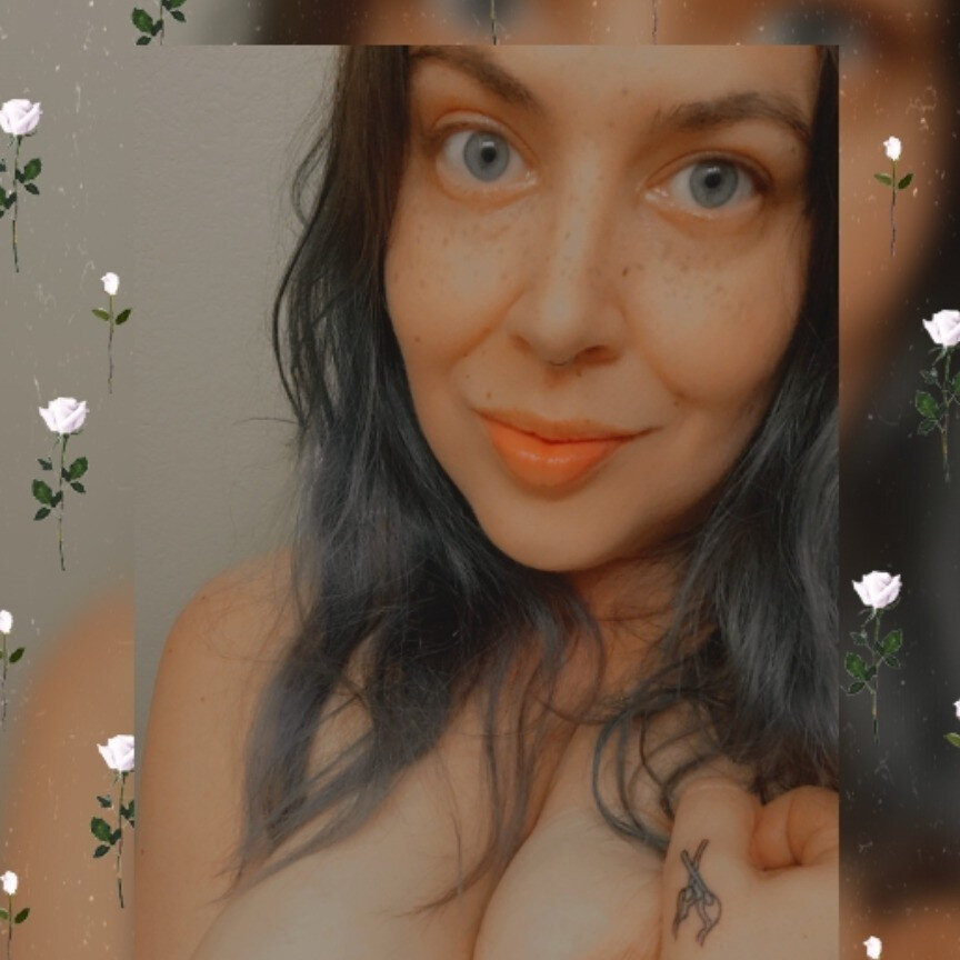 Emiliefoxx (@emiliefoxx), OnlyFans creator