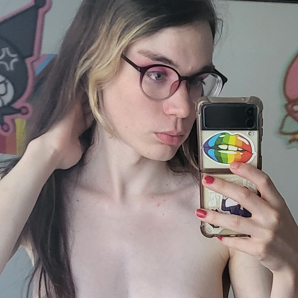 Emilybunoof (@emilybunoof), OnlyFans creator