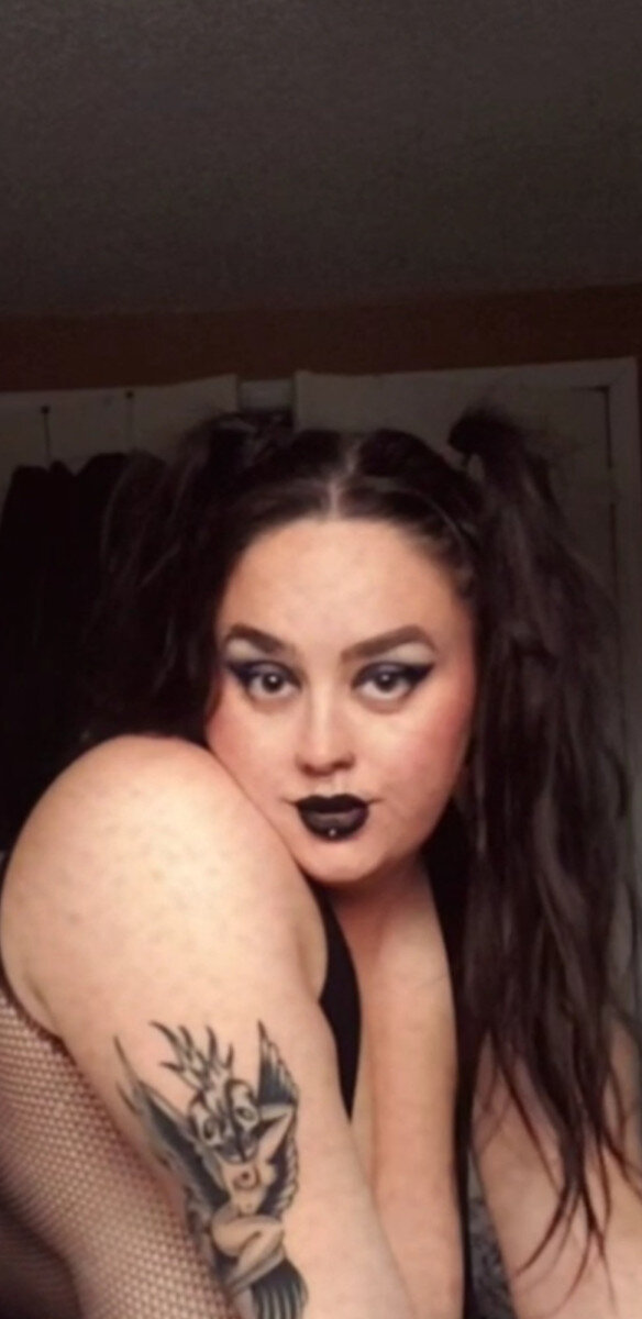 Emilydouchy92 (@emilydouchy92), OnlyFans creator