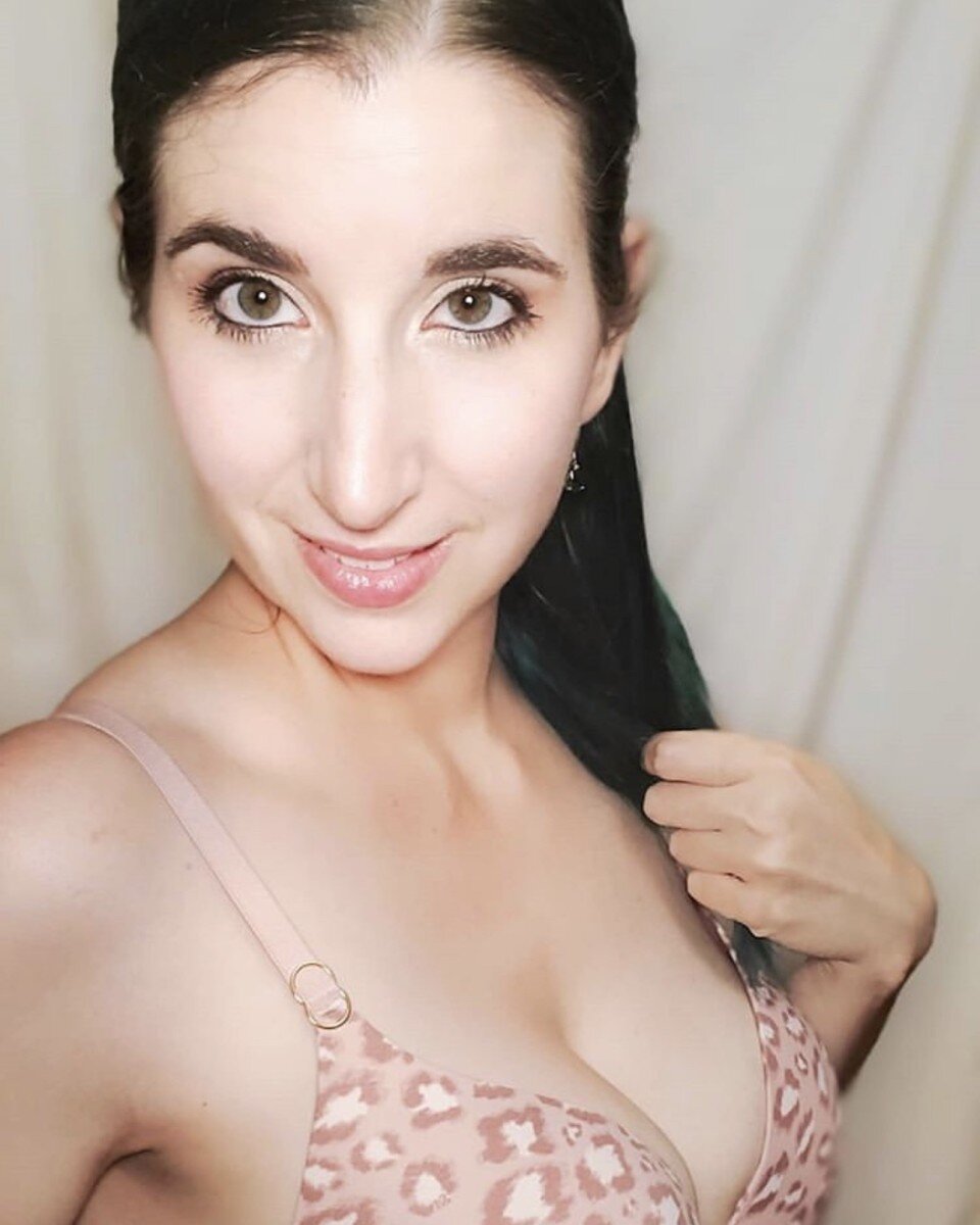 Emily (@emilyuncovered), OnlyFans creator