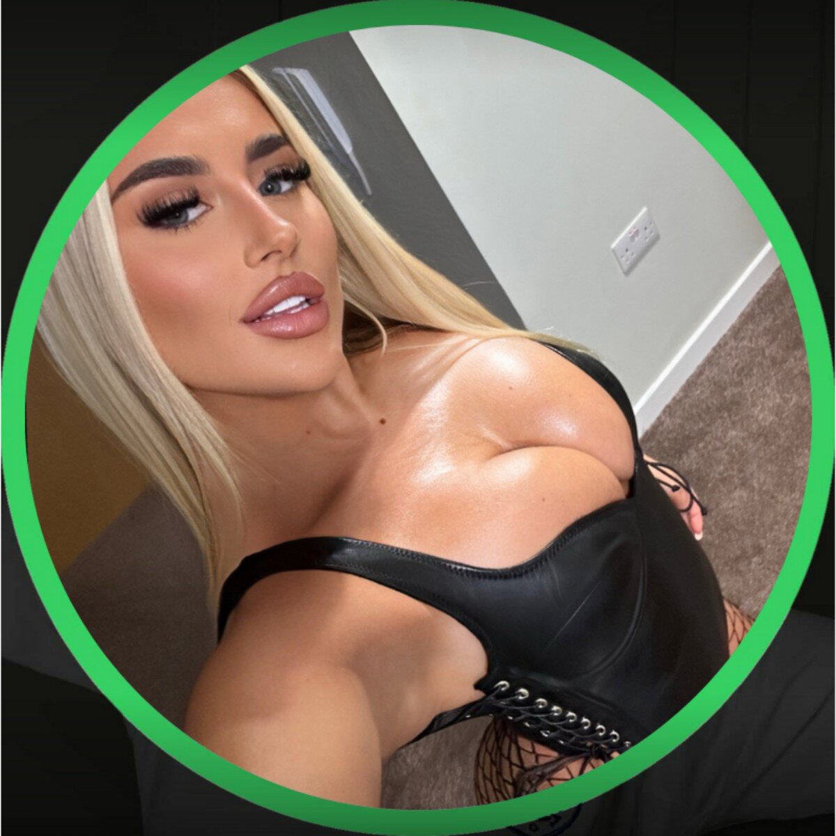 Emleahhhh (@emleahhhh), OnlyFans creator