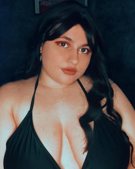 Emmakiiss (@emma_kiiss), OnlyFans creator