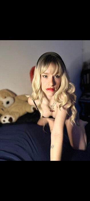 Emmaaa23 (@emmaaa23), OnlyFans creator