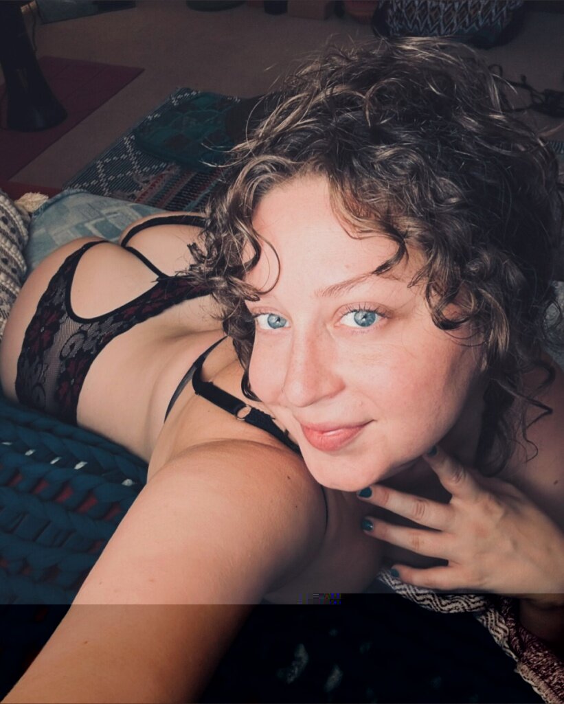 Emmabanks808 (@emmabanks808), OnlyFans creator