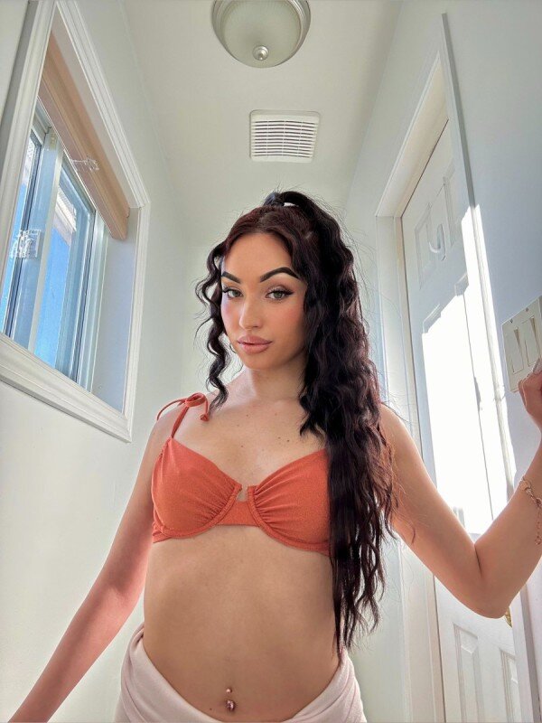 Emmacollinsxo (@emmacollinsxo), OnlyFans creator