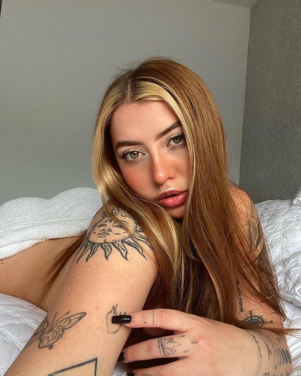 Emma (@emmairis), OnlyFans creator