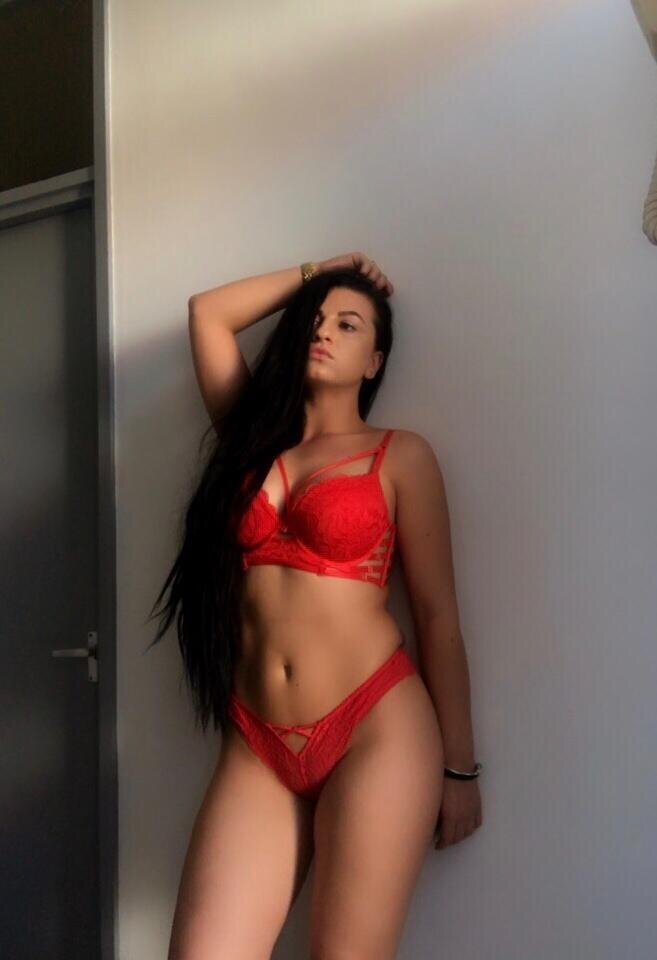 Emmaliciouss (@emmaliciouss), OnlyFans creator