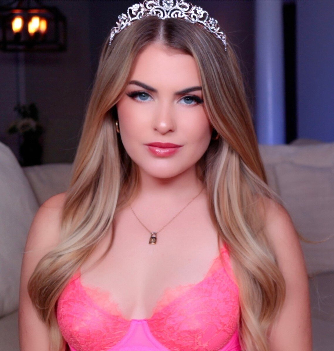 Emmalux (@emmalux), OnlyFans creator