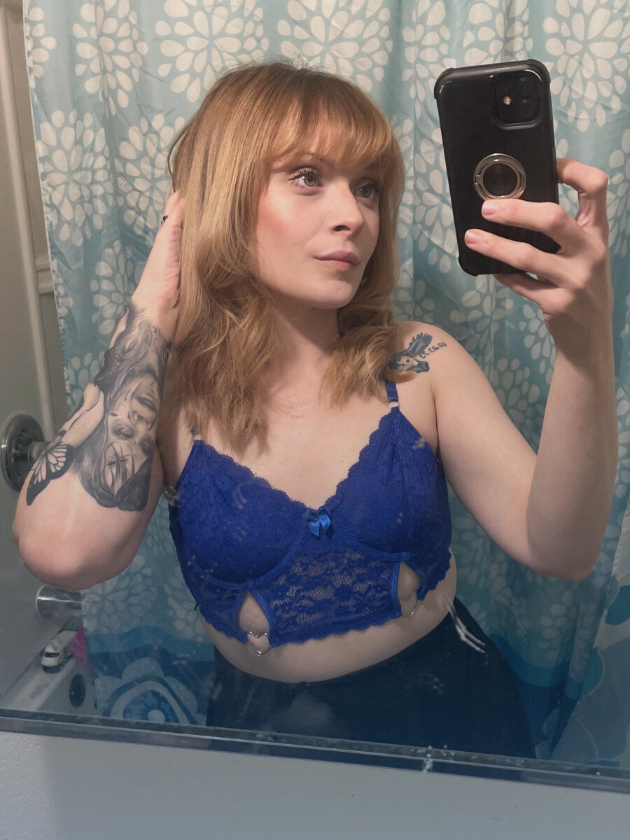 Emmaxxmae (@emmaxxmae), OnlyFans creator