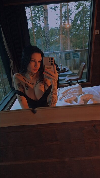Emmiviola (@emmiviola), OnlyFans creator