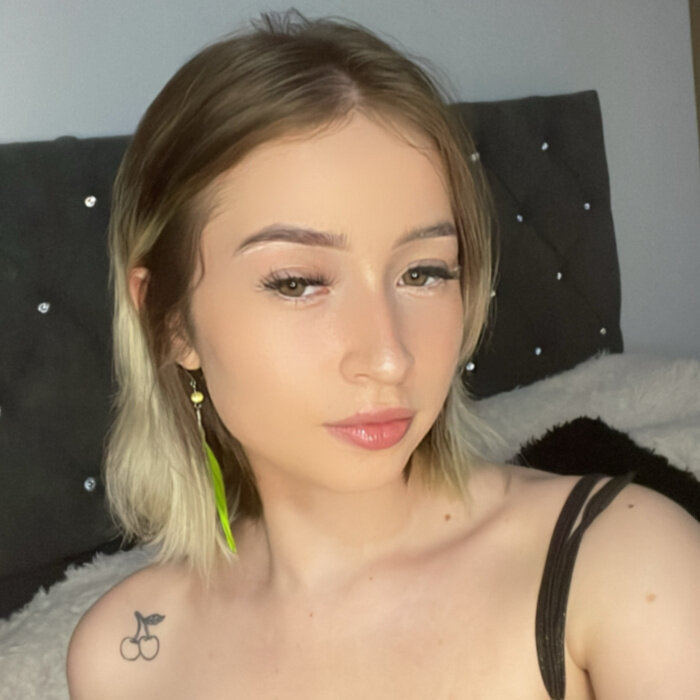 Emybunnny (@emybunnny), OnlyFans creator
