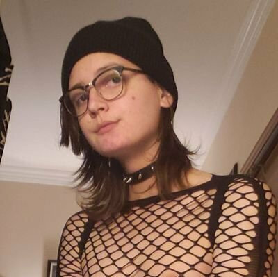 Enbyboiwife (@enbyboiwife), OnlyFans creator