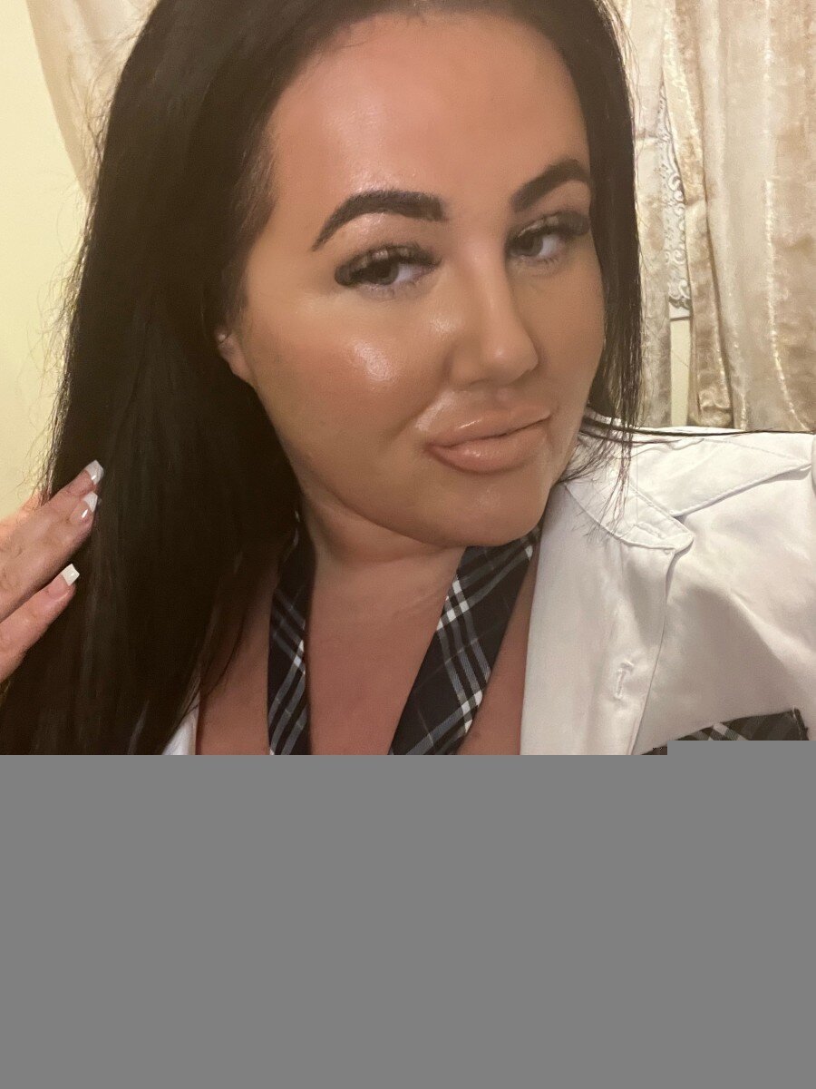 Englishbrooke (@englishbrooke), OnlyFans creator