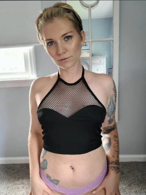 Esthekitten15 (@esthekitten15), OnlyFans creator