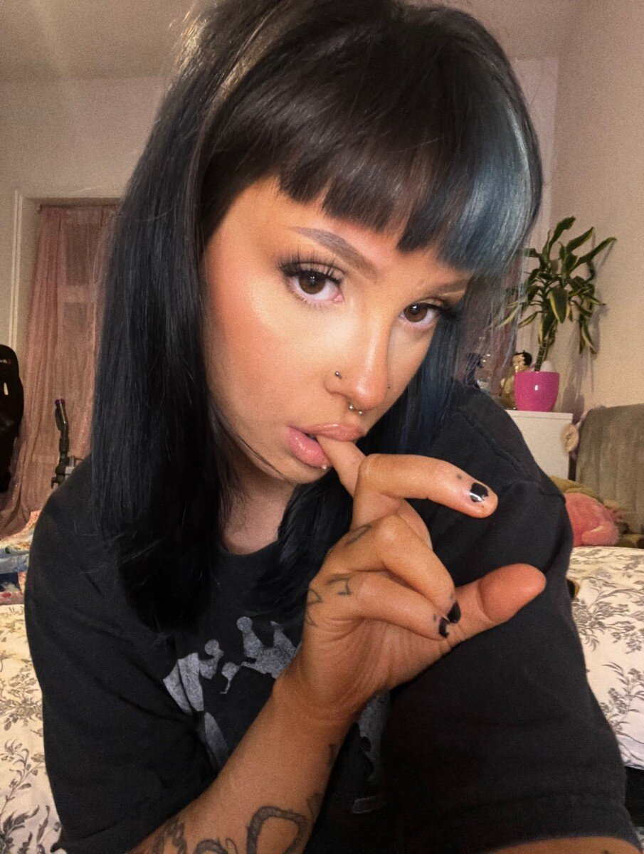 Eternalcharlotte (@eternalcharlotte), OnlyFans creator