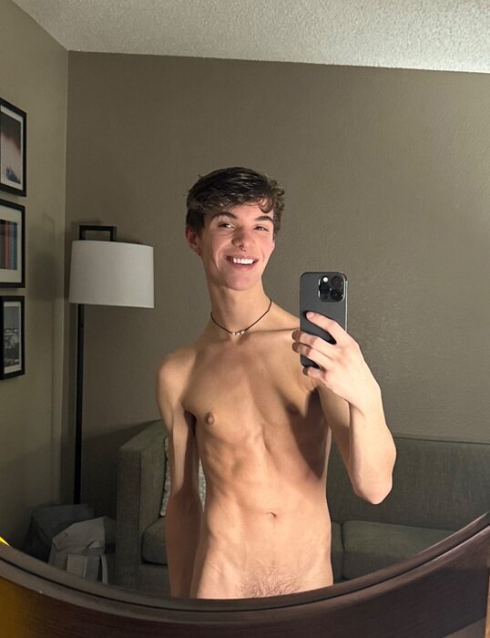 Ethanlongxfree (@ethanlongxfree), OnlyFans creator