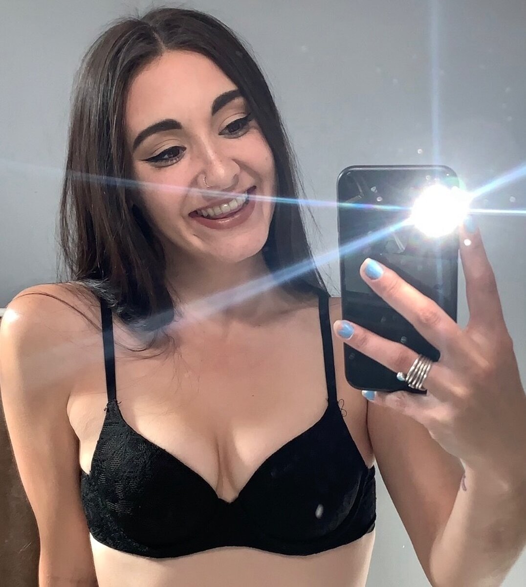 Evaellie6 (@eva_ellie6), OnlyFans creator