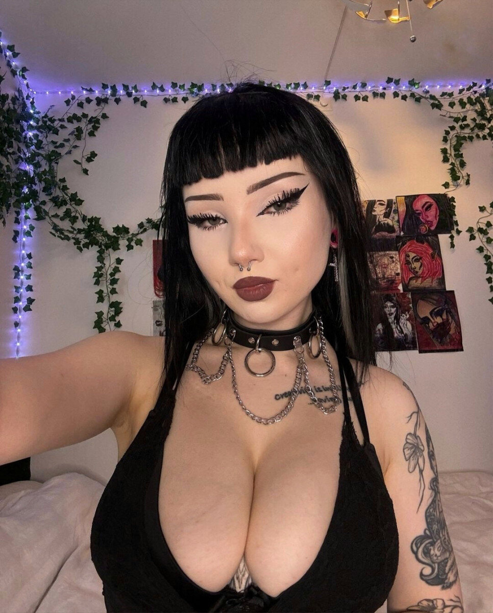 Evekozi (@evekozi), OnlyFans creator