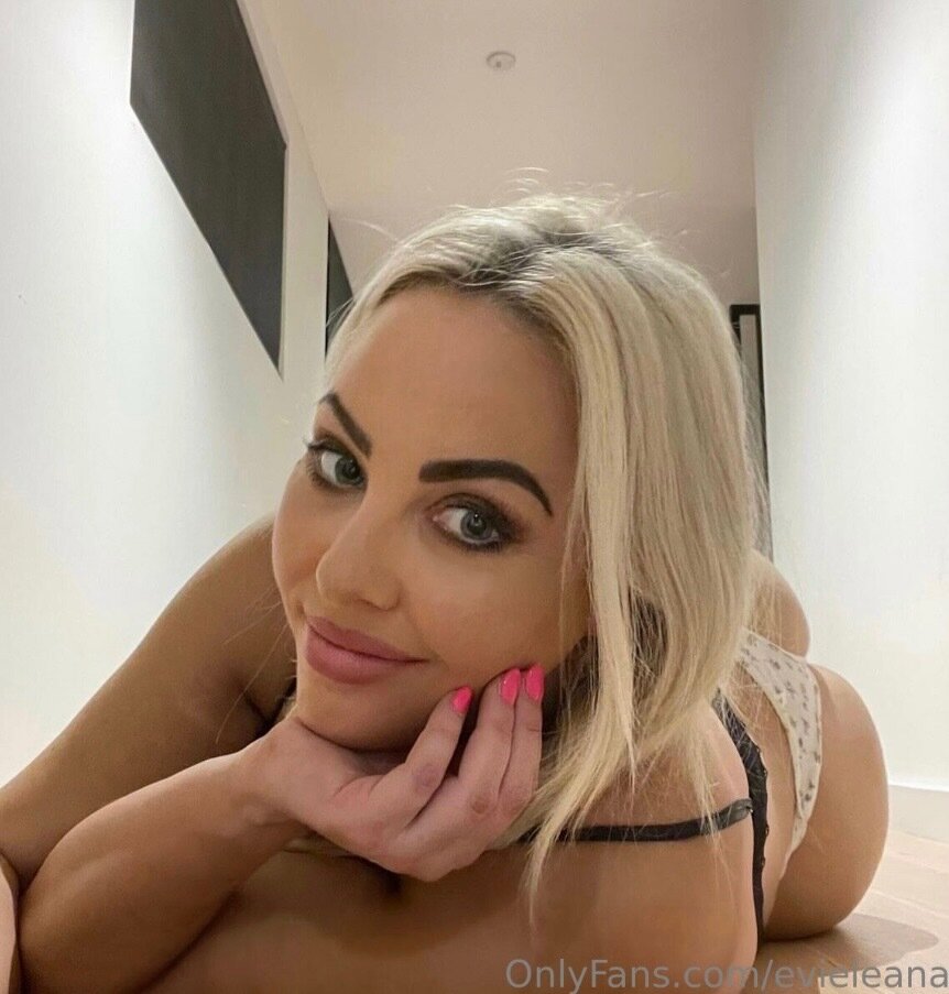Evieleanax (@evieleana_x), OnlyFans creator