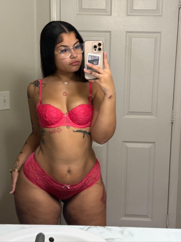 Exoticleah (@exoticleah), OnlyFans creator