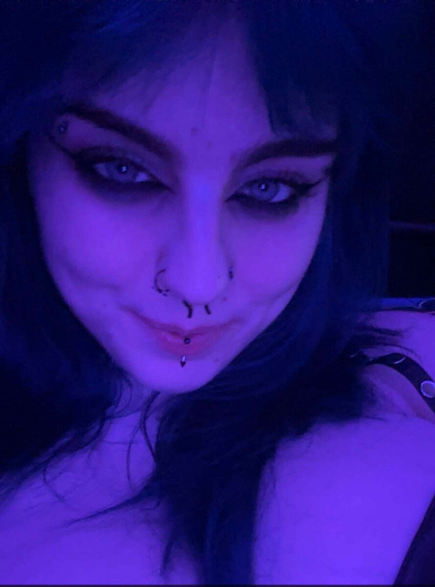 Ezrarose (@ezrarose), OnlyFans creator