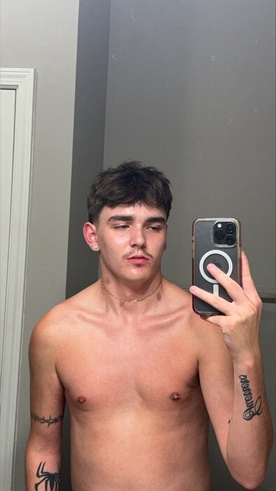F1ywhiteguy (@f1ywhiteguy), OnlyFans creator