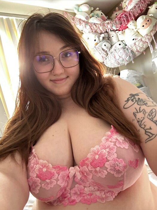 Fae (@faeirynextdoor), OnlyFans creator
