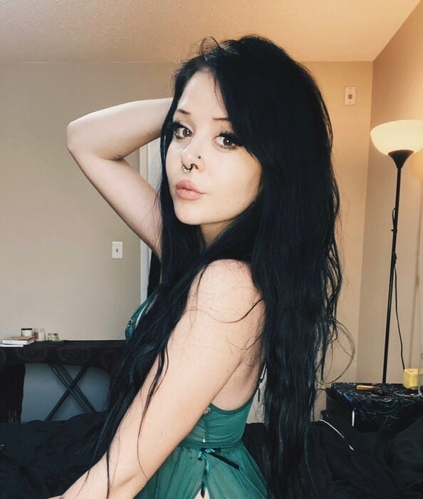 Faeriiemoonsfree (@faeriiemoonsfree), OnlyFans creator