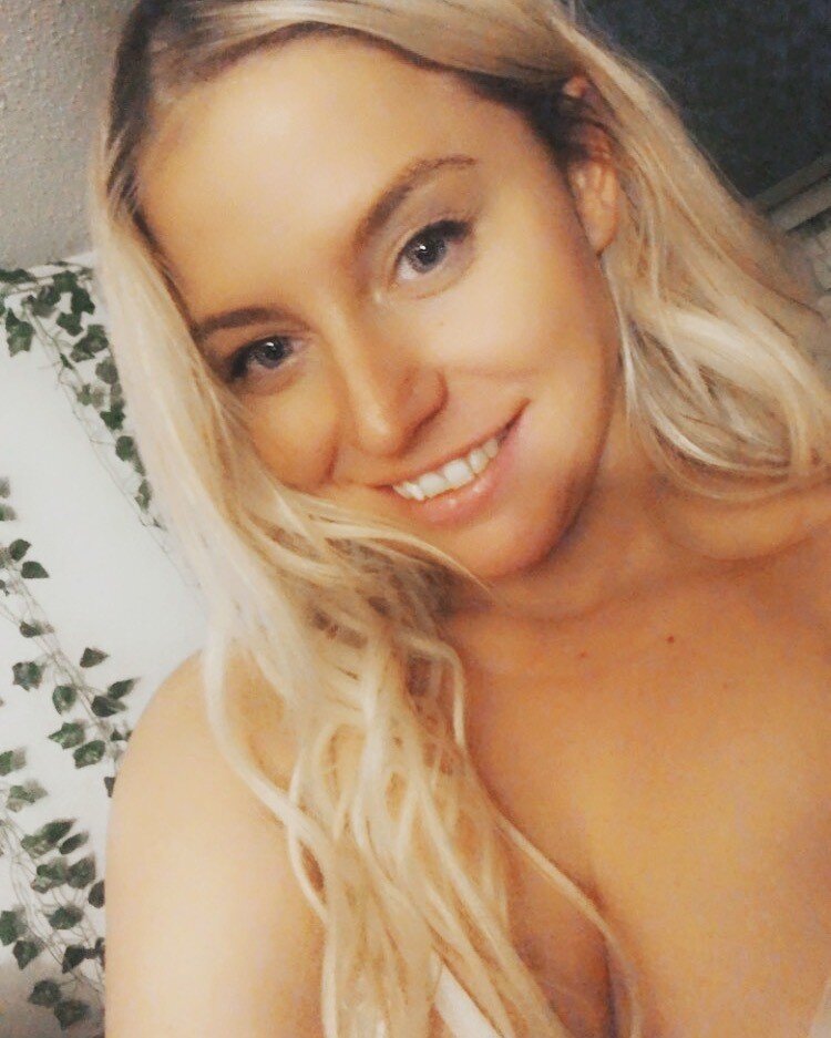 Fairlyfondxo (@fairlyfond_xo), OnlyFans creator