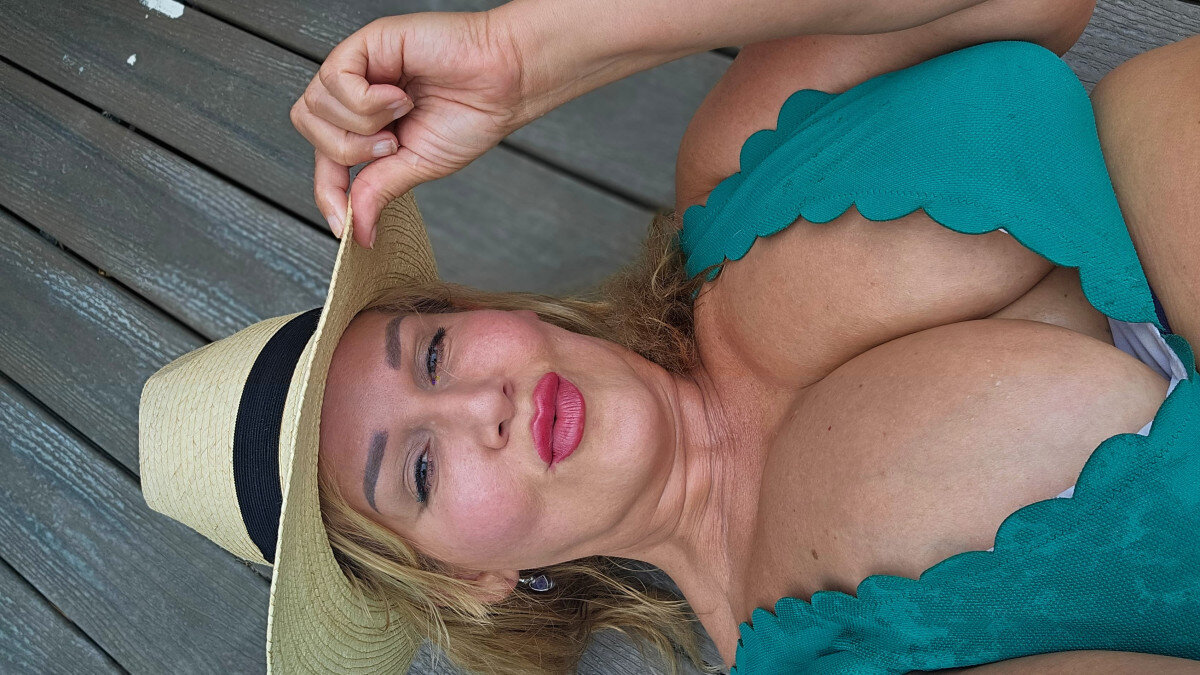 Fantasymilfursula (@fantasymilfursula), OnlyFans creator