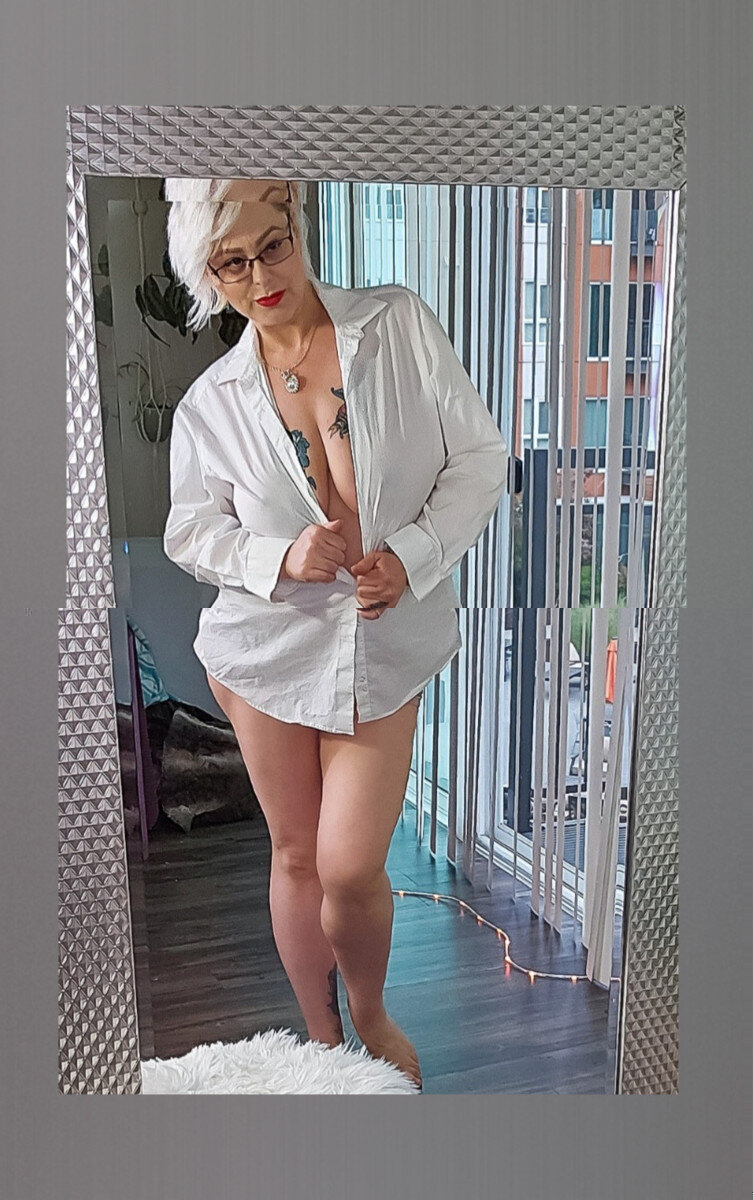 Farrahsafaucet (@farrahsafaucet), OnlyFans creator