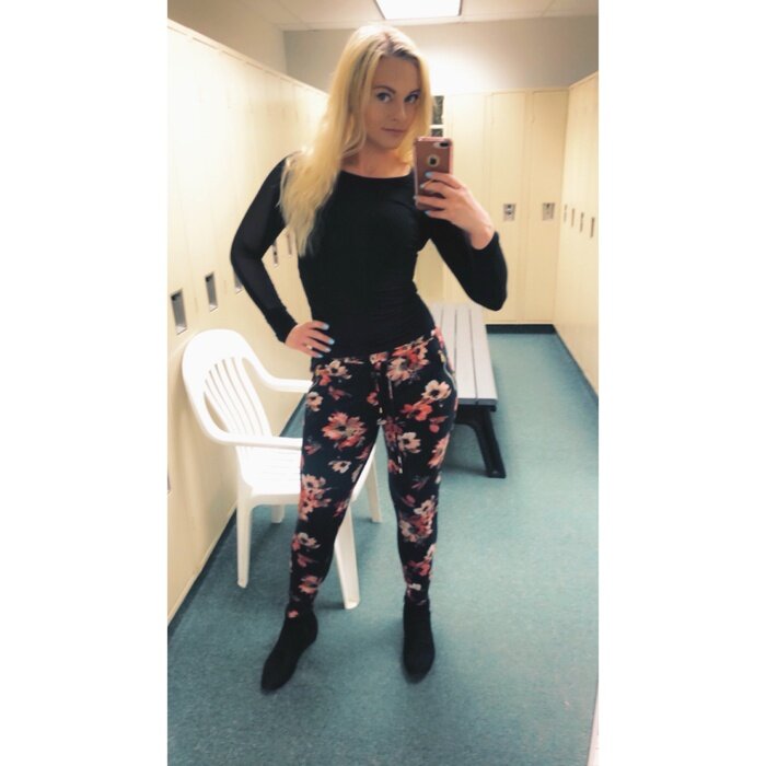 Fitbootyblondie (@fitbootyblondie), OnlyFans creator