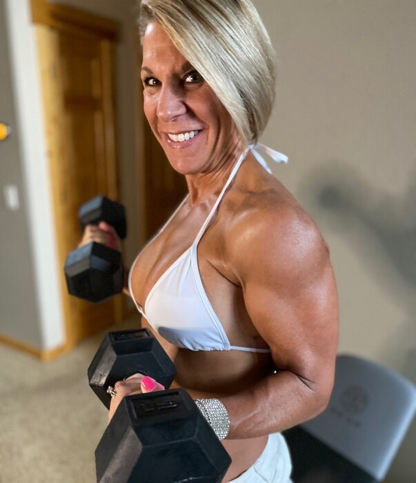 Fitdanidazzle (@fitdanidazzle), OnlyFans creator