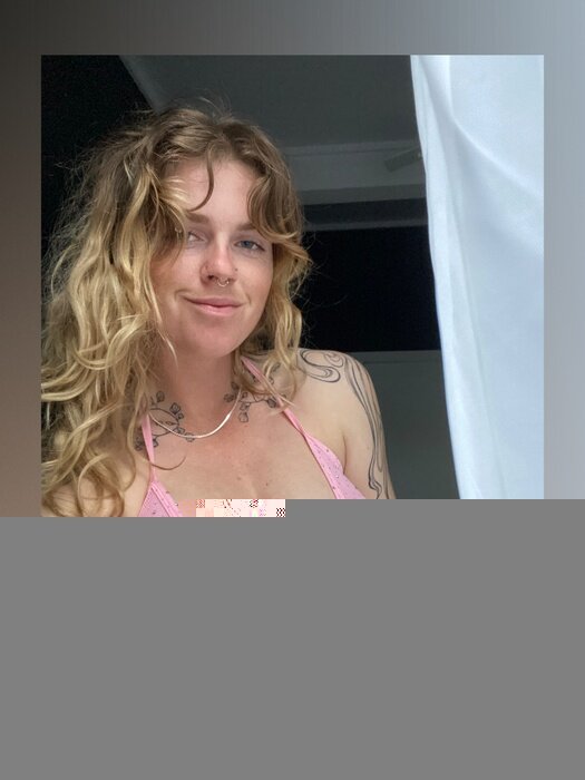 Florahernandezz (@florahernandezz), OnlyFans creator