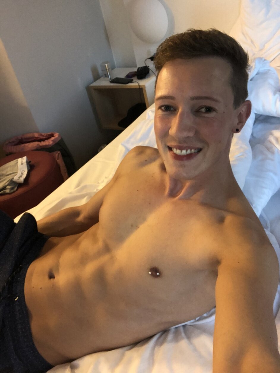 Flotterhuepfer (@flotterhuepfer), OnlyFans creator