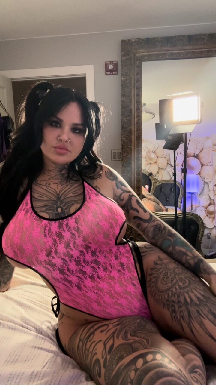 Flykarmabird (@flykarmabird), OnlyFans creator