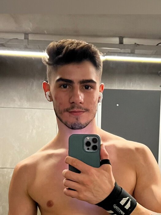 Andre (@footfetishhof), OnlyFans creator