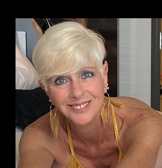 Foxxxydarlin (@foxxxydarlin), OnlyFans creator