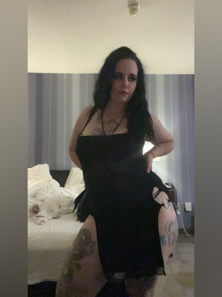 Foxycinnamon (@foxy_cinnamon), OnlyFans creator