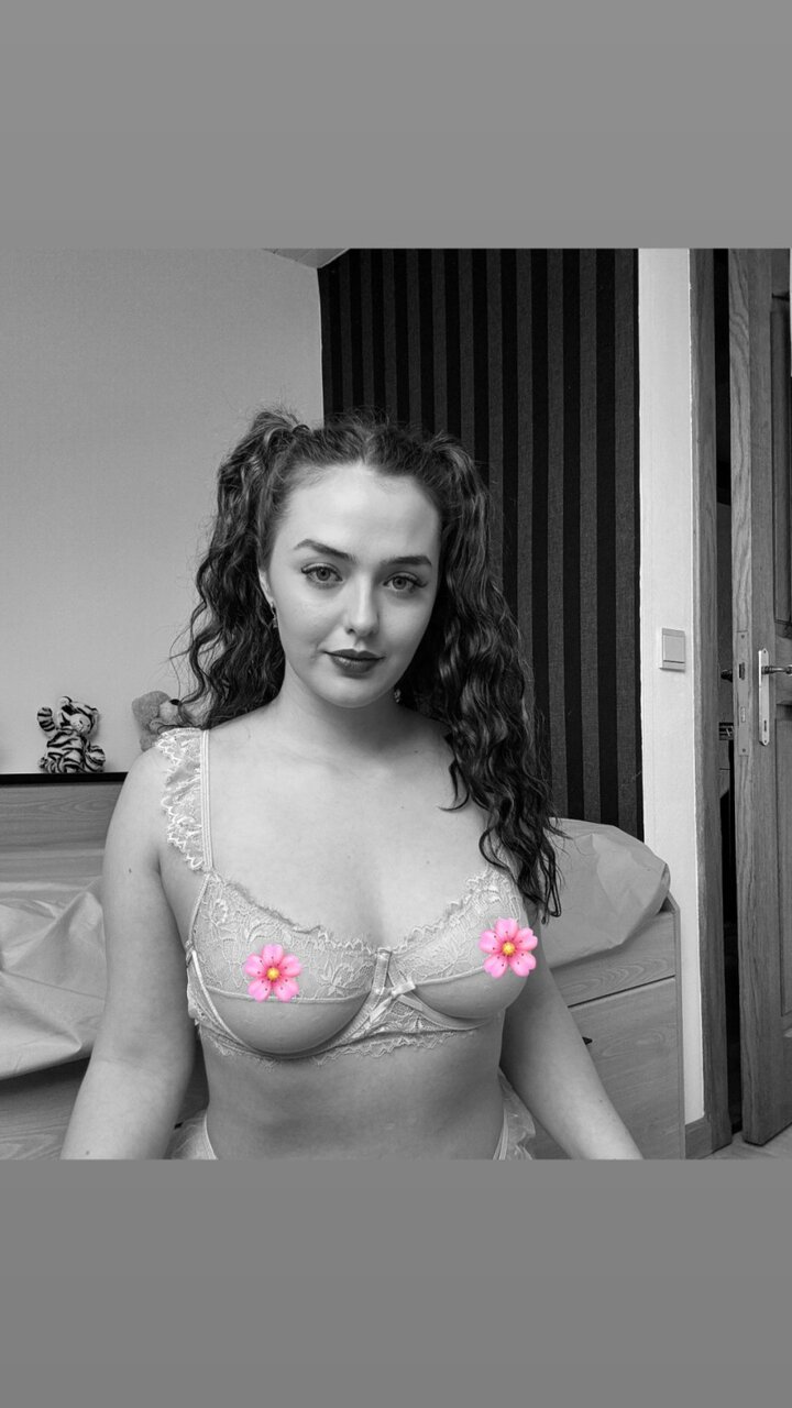 Maria (@foxy_mayaa69), OnlyFans creator