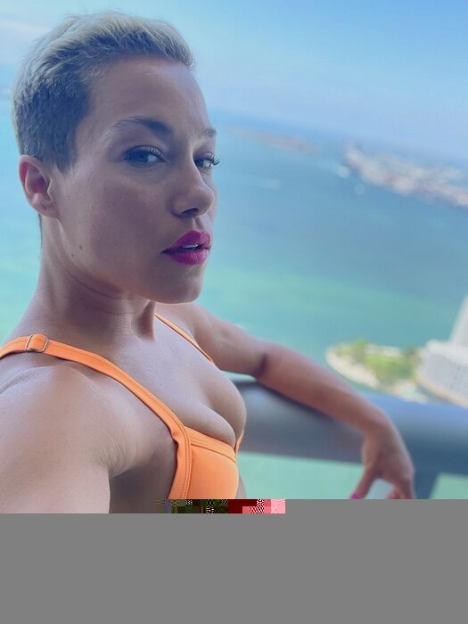 Foxybsparkl33 (@foxybsparkl33), OnlyFans creator