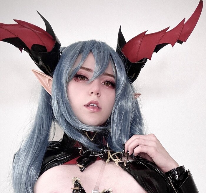 Foxynyax (@foxynyax), OnlyFans creator