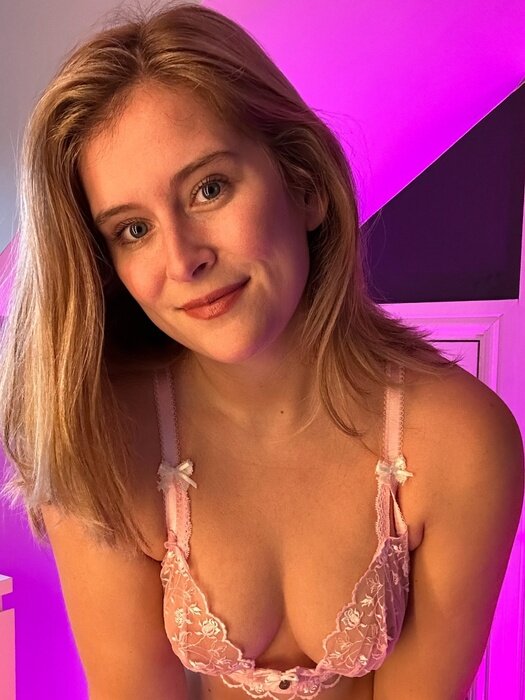 Foxypineapples (@foxypineapples), OnlyFans creator