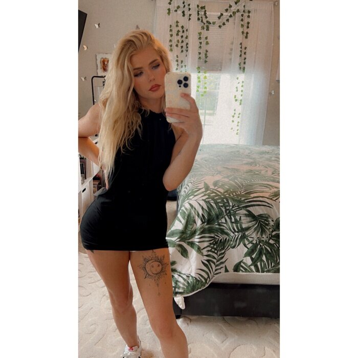 Freakyblondiee (@freakyblondiee), OnlyFans creator