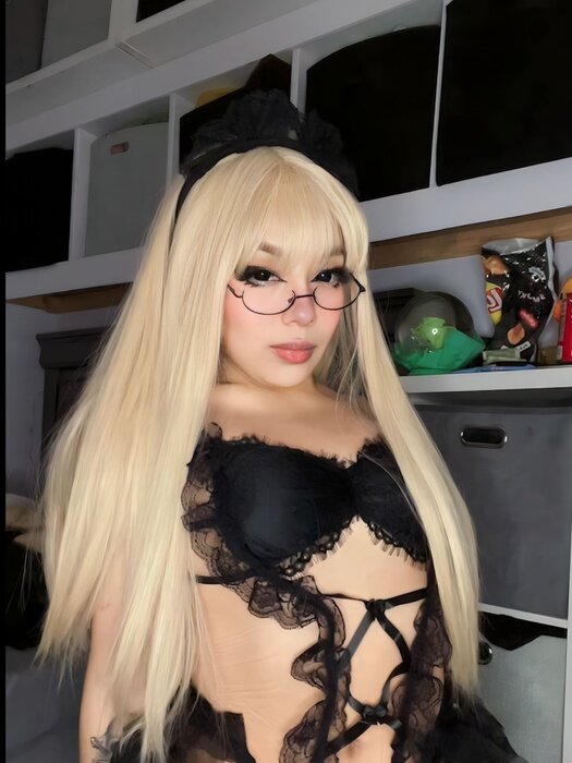 Funsizelorena (@funsizelorena), OnlyFans creator